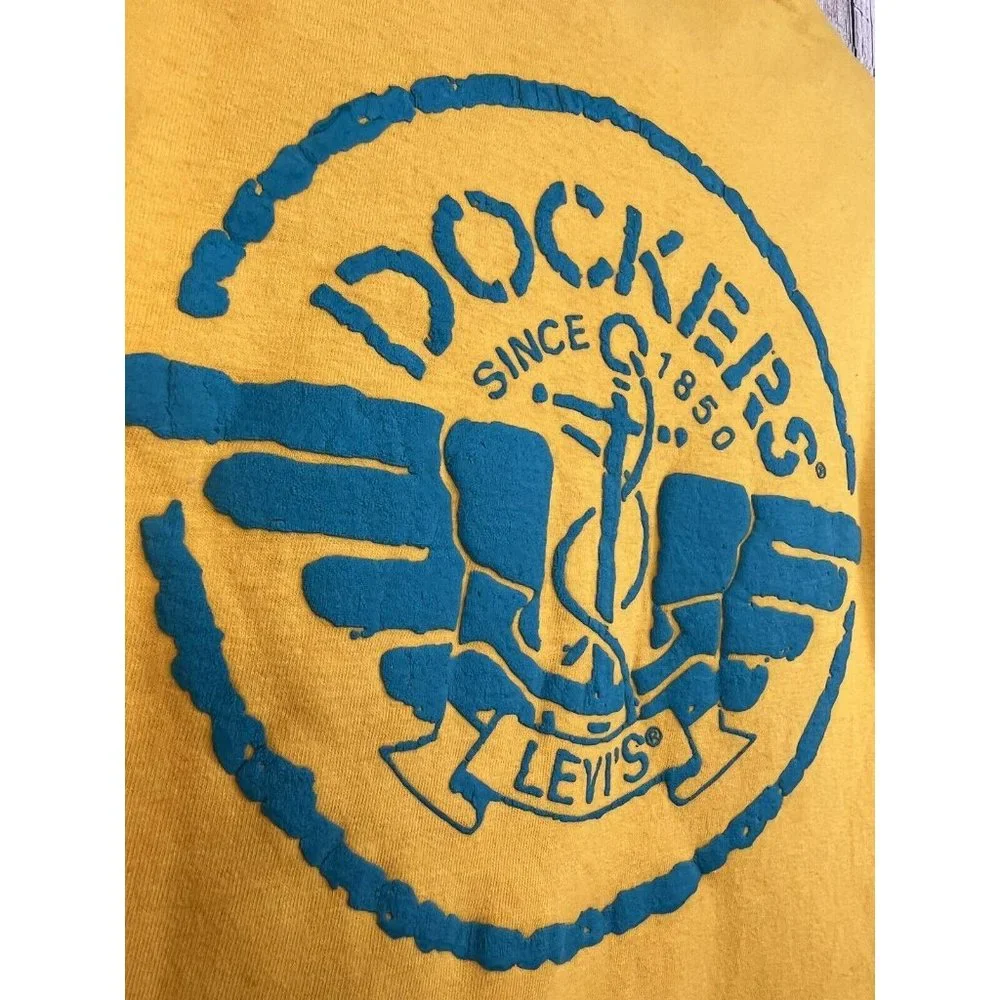 Vtg 90s Levis‎ Dockers Graphic T-Shirt Youth Size S / M Yellow Textured Graphics